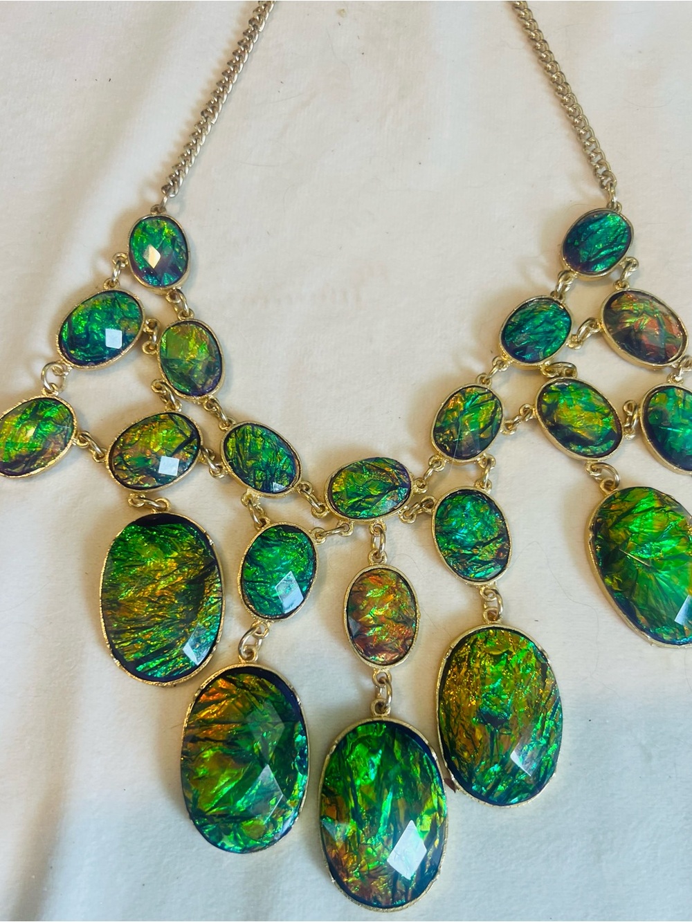 Fabulous Green Iridescent Statement Necklace - Women Jewelry